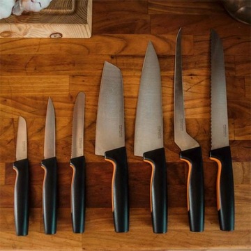 НОЖ ФИСКАРС ФУНКЦИОНАЛЬНОЙ ФОРМЫ ДЛЯ ПОМИДОРОВ И ОВОЩЕЙ