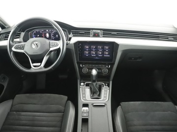 Volkswagen Passat B8 Variant Facelifting 2.0 TDI 240KM 2020 Volkswagen Passat 2.0 TDI 4Mot. Elegance DSG 240KM, zdjęcie 10