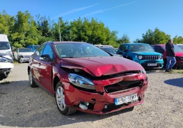 Volvo 2016 Volvo V40 Cross Country 2016r, 2.0 DIESEL. Uszkodzony przod. Jezdzi. 2.0, zdjęcie 1