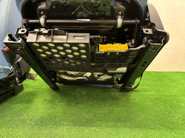 BMW M3 G80 ЦЕНТРАЛЬНАЯ ОБИВКА СИДЕНИЙ ТУННЕЛЬНЫЕ БОКОВИНЫ СИДЕНИЙ