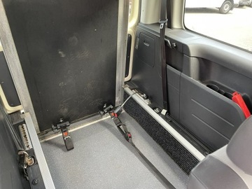 Volkswagen Caddy III Kombi Facelifting 1.6 TDI 102KM 2013 Volkswagen Caddy niepełnosprwanych inwalida rampa, zdjęcie 18