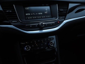 Opel Astra J GTC 1.6 CDTI Ecotec 136KM 2017 Opel Astra 1.6 CDTI, Salon Polska, Skóra, Klima, zdjęcie 11