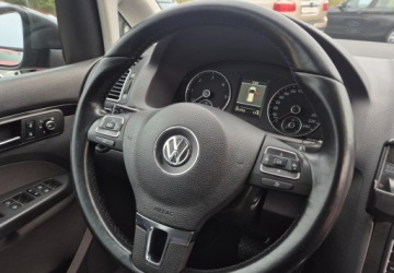 Volkswagen Touran II 2.0 TDI 170KM 2011 Volkswagen Touran 2,0 170KM Automat DSG Highline Navi Kamera PDC 2.0 Diesel, zdjęcie 16