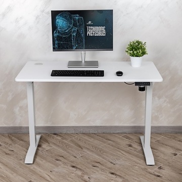 Черный стол, работа стоя, регулировка сидения