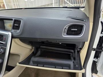 Volvo S60 II Sedan Facelifting 2.0 T5 DRIVE-E 245KM 2015 VOLVO S60 II Premium Plus T5, 2.0l benzyna 245KM Dokumentacja pochodzenia, zdjęcie 32