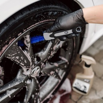 Профессиональная автомобильная щетка для мытья дисков.