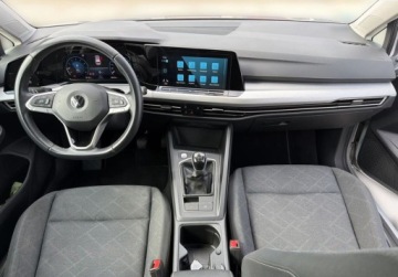 Volkswagen Golf VIII Variant 1.5 TSI 130KM 2022 Volkswagen Golf 1.5 TSI 130KM Life Fotele podgrzewane Side Assist 1.5 130KM, zdjęcie 17