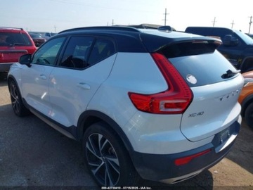 Volvo XC40 Crossover 2.0 T5 247KM 2020 Volvo XC 40 2020 Volvo XC40 T5 AWD R-Design 2.0 Benzyna 248KM, zdjęcie 2