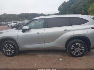 Toyota Highlander III 2023 Toyota Highlander 2023 TOYOTA HIGHLANDER HYBRID XLE 2.5 Hybryda 186KM, zdjęcie 4