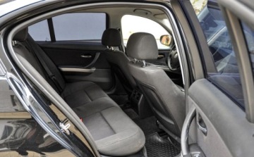 BMW Seria 3 E90-91-92-93 Limuzyna E90 318i 143KM 2010 BMW Seria 3 Lift 2010 r. Bezwypadkowy 2.0 Benzyna 143KM, zdjęcie 11