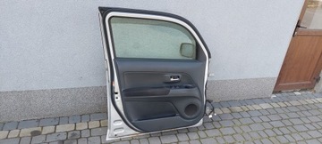 DVEŘE PŘEDNÍ LEVÉ KOMPLETNÍ DAIHATSU ZÁLEŽITOST S28