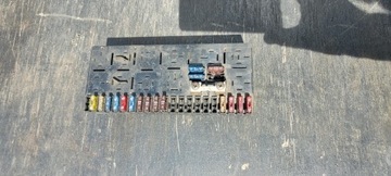 panel bezpieczników skrzynka Audi 100 443941822A