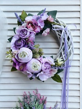 WIANEK KWIATOWY WIOSENNY NA DRZWI WIKLINOWY STROIK WIENIEC LILIOWY