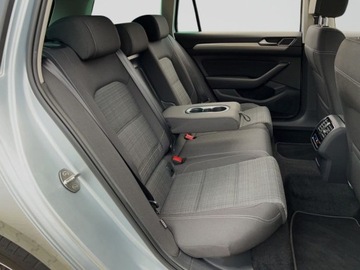 Volkswagen Passat B8 Variant Facelifting 2.0 TDI SCR 150KM 2022 Volkswagen Passat 2.0 TDI 150KM Business DSG SerwisASO Acc Led Nawi AppCon, zdjęcie 11