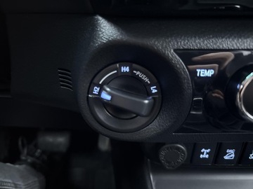 Toyota Hilux VIII Podwójna kabina 2.4 D-4D 150KM 2020 Toyota Hilux 2.4 D-4D Double Cab SR5 4x4 2.4 D-4D, zdjęcie 26