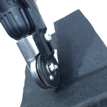 Ножницы, переходник для резки листового металла под отвертку КД10788 и дрель.