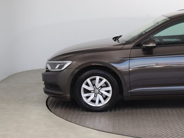 Volkswagen Passat B8 Variant 2.0 TDI BlueMotion SCR 150KM 2017 VW Passat 2.0 TDI, Salon Polska, Navi, Klima, zdjęcie 14