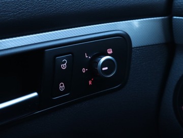 Volkswagen Touran II 1.6 TDI 105KM 2012 VW Touran 1.6 TDI, DSG, 7 miejsc, Skóra, Klima, zdjęcie 21