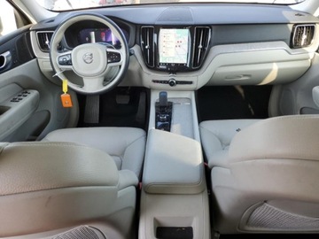 Volvo XC60 II 2023 Volvo XC 60 B5 Plus Bright Theme, od ubezpieczalni 2.0 Benzyna 247KM, zdjęcie 8