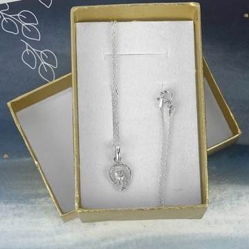 DELIKATNY MEDALIK Z MATKĄ BOSKĄ SREBRO 925 CHRZEST