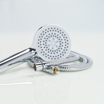 Водосберегающая 5-полосная многофункциональная душевая насадка с защитой от накипи.