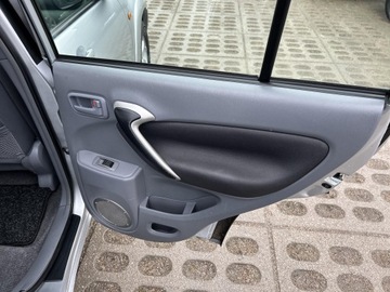 Toyota RAV4 II 2.0 i 16V 150KM 2001 Toyota RAV4 2.0 VVT-i 4x4 II (2000-2005) Toyota RA, zdjęcie 17