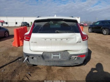 Volvo XC40 2025 Volvo XC 40 B5 Ultra Dark Theme 2025 2.0 Benzyna 247KM, zdjęcie 3