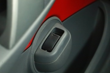 Peugeot 107 Hatchback 5d 1.0 12V 68KM 2011 Peugeot 107 1.0, Automat, Klima, zdjęcie 11