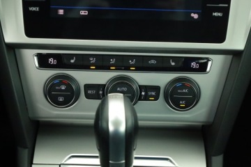 Volkswagen Passat B8 Limousine 1.8 TSI BlueMotion Technology 180KM 2017 VW Passat 1.8 TSI, Salon Polska, Automat, VAT 23%, zdjęcie 9