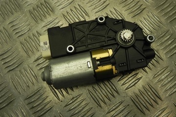 MOTOREK STŘEŠNÍHO OKNA MERCEDES-BENZ GLE (W166) A1668200208 DIESEL 150KW