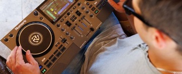Автономный DJ-контроллер Numark Mixstream Pro Go с батарейным питанием