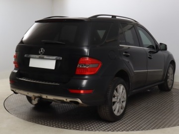 Mercedes Klasa M W164 Off-roader Facelifting 3.0 V6 (350 CDI) 231KM 2010 Mercedes ML ML 350 CDI, 227 KM, 4X4, Automat, zdjęcie 4
