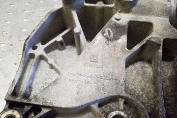 UCHYCENÍ DRŽÁKY KOMPRESORU KLIMATIZACE OPEL INSIGNIA A (G09) 55562863 2.0L