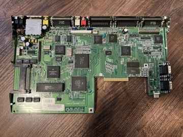 Материнская плата Amiga 600, версия 1.5, 37 300 новых конденсаторов!