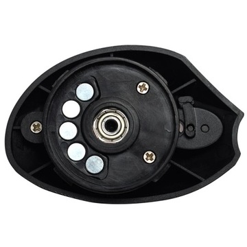 Koło kropli wody o dużej prędkości w prawej ręce