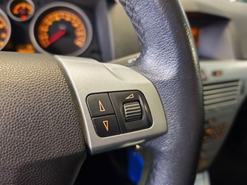 Opel Astra J Hatchback 5d 1.6 Twinport ECOTEC 115KM 2009 Opel Astra H 1.6 H, benzyna 116 KM, Panorama, Klima, zdjęcie 13