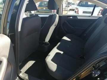 Volkswagen Jetta VI Sedan 1.6 TDI CR DPF 105KM 2011 Volkswagen Jetta 1.6 105 km klima, elektryka, zdjęcie 7