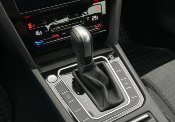 Volkswagen Passat B8 Limousine Facelifting 2.0 TSI 190KM 2021 Volkswagen Passat Business Pakiety, ACC, Ladowarka indukcyjna, GPS, ergoC, zdjęcie 22