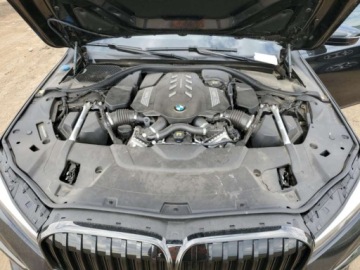 BMW Seria 7 G70 2022 BMW Seria 7 750 Xi 2022 4.4l 4.4 Benzyna 523KM, zdjęcie 6