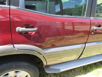 DVEŘE PRAVÝ ZADNÍ NISSAN TERRANO II FACELIFT AX5