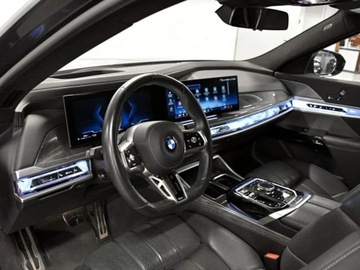 BMW Seria 7 G70 Sedan 3.0 40d 299KM 2025 BMW Seria 7 740d xDrive Sport Sedan 3.0 (299KM) 2025, zdjęcie 4