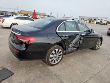 Mercedes Klasa E W214 2023 Mercedes-Benz Klasa E 2023 Mercedes-Benz E 350 4MATIC 2.0 Benzyna 255KM, zdjęcie 4