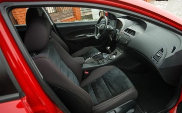 Honda Civic VIII Hatchback 3d 1.8 i-VTEC 140KM 2011 Honda Civic 1.8 i-VTEC 140KM benzyna niski przebieg PDC Climatronic welur, zdjęcie 30