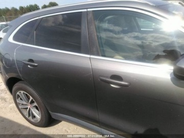 Jaguar F-Pace 2019 Jaguar F-Pace 2019 Jaguar F-PACE 25t Premium AWD 2.0 Benzyna 247KM, zdjęcie 11