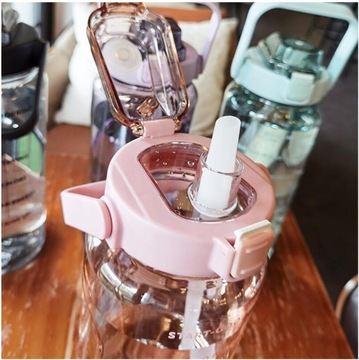 2 litrowa butelka na wodę ze słomką