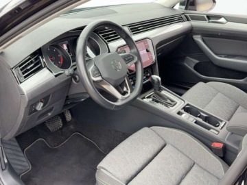 Volkswagen Passat B8 Variant Facelifting 2.0 TDI SCR 200KM 2023 Volkswagen Passat Variant 2.0TDI 200KM Business DSG SerwisAso Acc Matrix N, zdjęcie 8