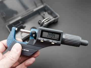 ЭЛЕКТРОННЫЙ МИКРОМЕТР из ABS 0–25 мм +/– 0,001 мм