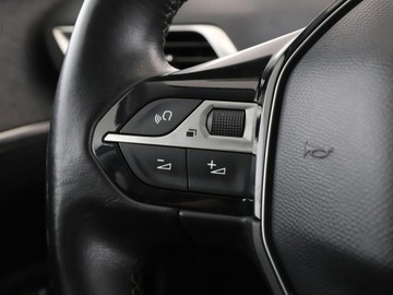 Peugeot 3008 I Crossover Facelifting 1.2 PureTech 130KM 2016 Peugeot 3008 półskóra virtual cocpit navi klima, zdjęcie 32
