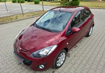 Mazda 2 II Hatchback 3d Facelifting 1.3 MZR 75KM 2011 Mazda 2 Zarejestrowany - ubezpieczony - 1,3 - 75 KM 1.3 Benzyna 75KM, zdjęcie 4