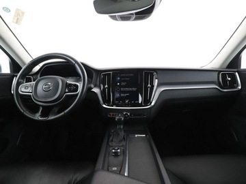 Volvo V60 I Kombi Facelifting 2.0 D4 DRIVE-E 190KM 2018 Volvo V60 2.0 D4 Automat Momentum Nawigacja, zdjęcie 14